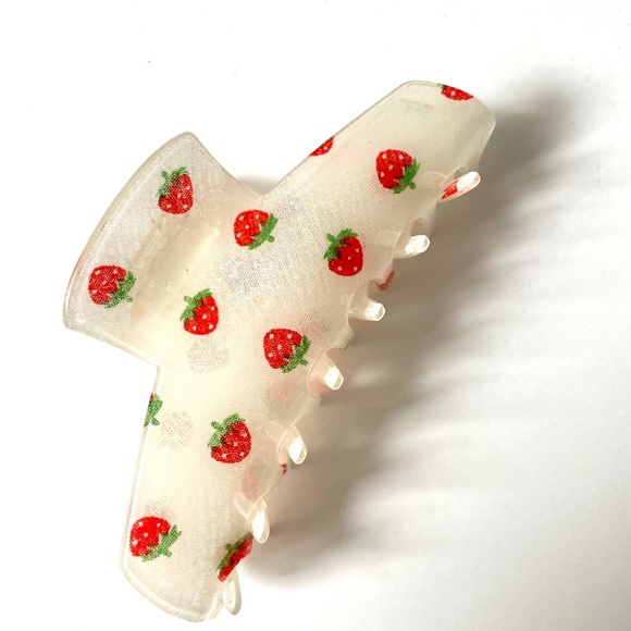 Strawberry Print Hair Clip - Picture 3 of 4